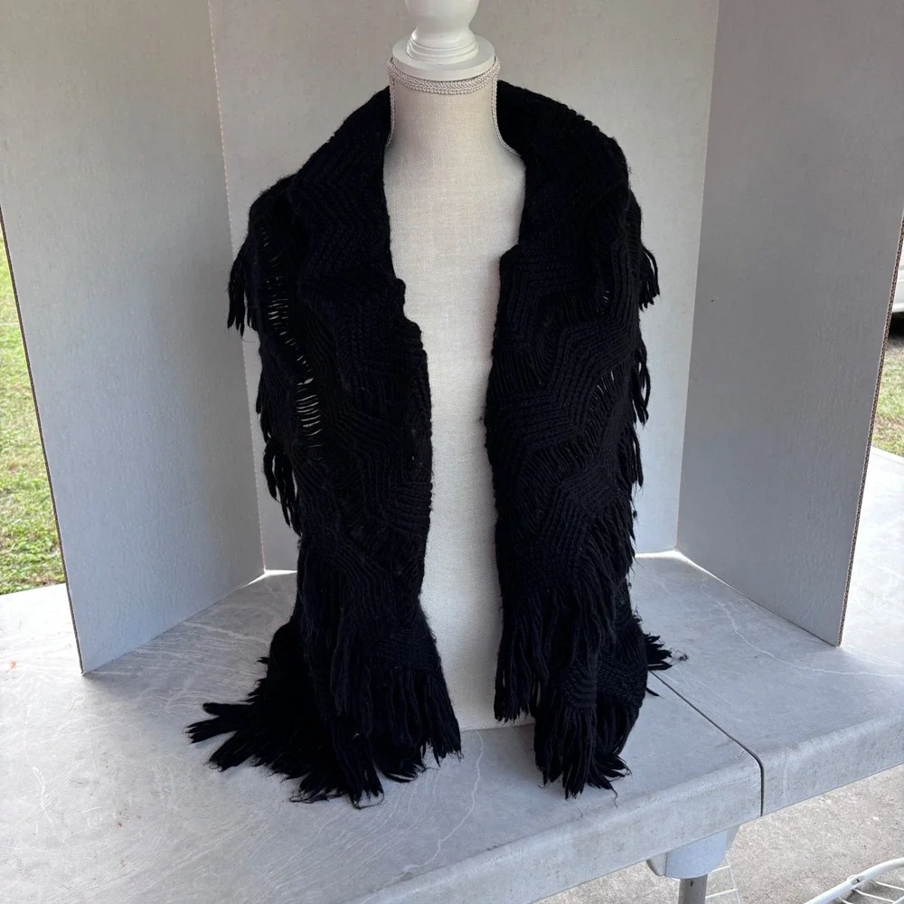 Sioni‎ Black Crochet Fringe Shawl Wrap Scarf Women's S/M Wool